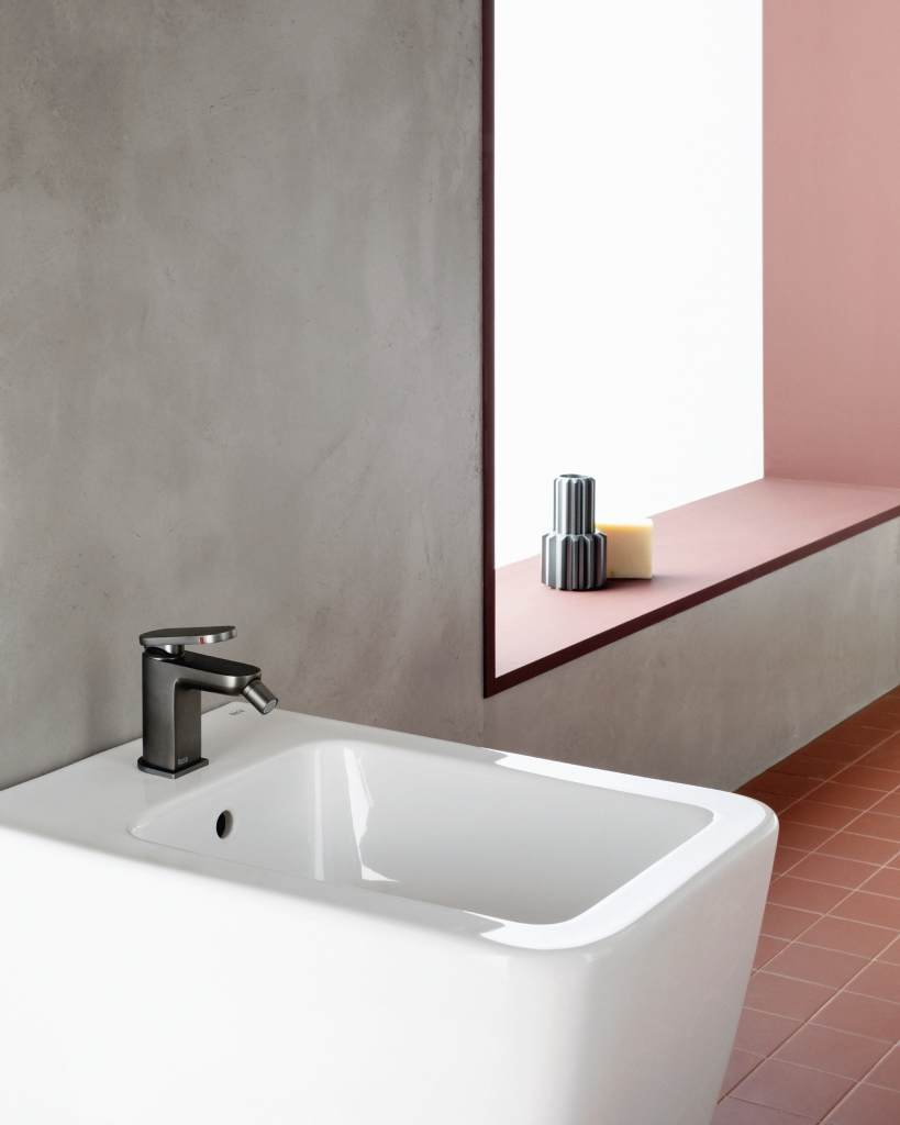 Roca Inspira Square Inodoro de Cisterna Baja Adosado a Pared vista 4